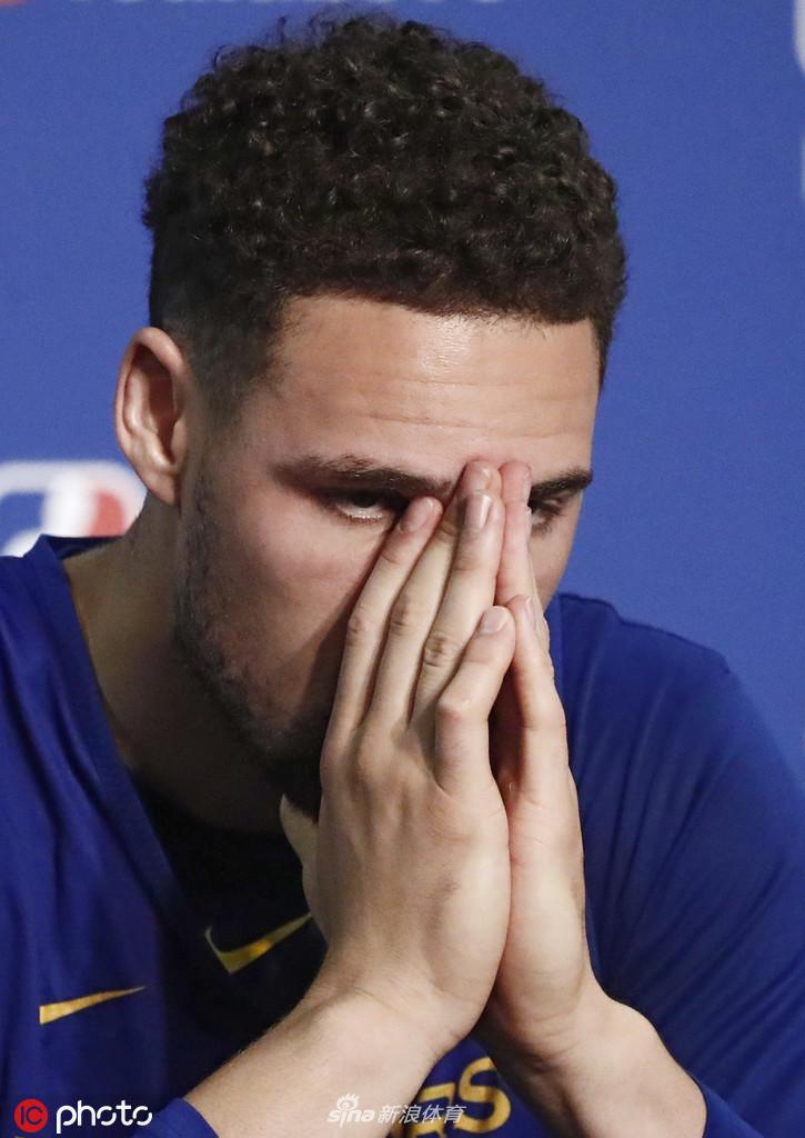 勇士新闻发布会 谈及杜兰特水花兄弟一脸难过