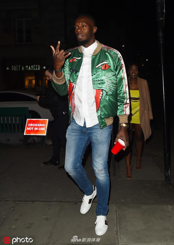 博尔特深夜现身伦敦街头