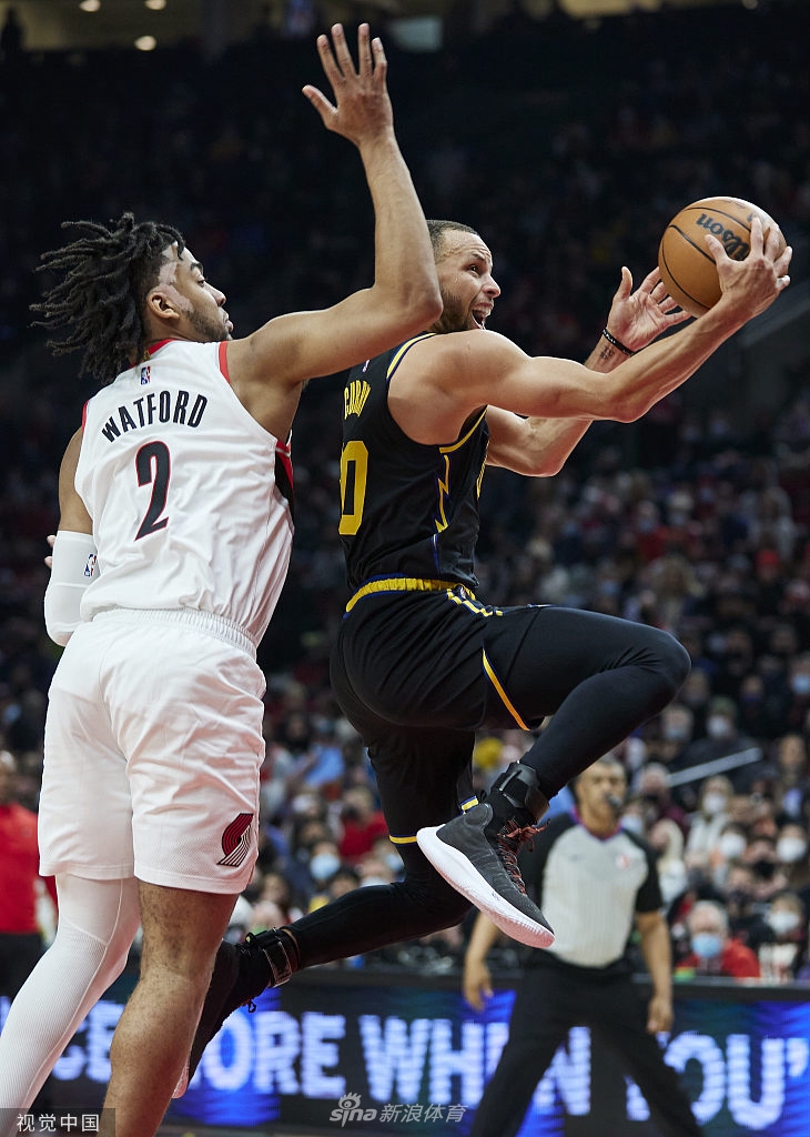 [NBA]勇士132-95开拓者 库里18分14助攻