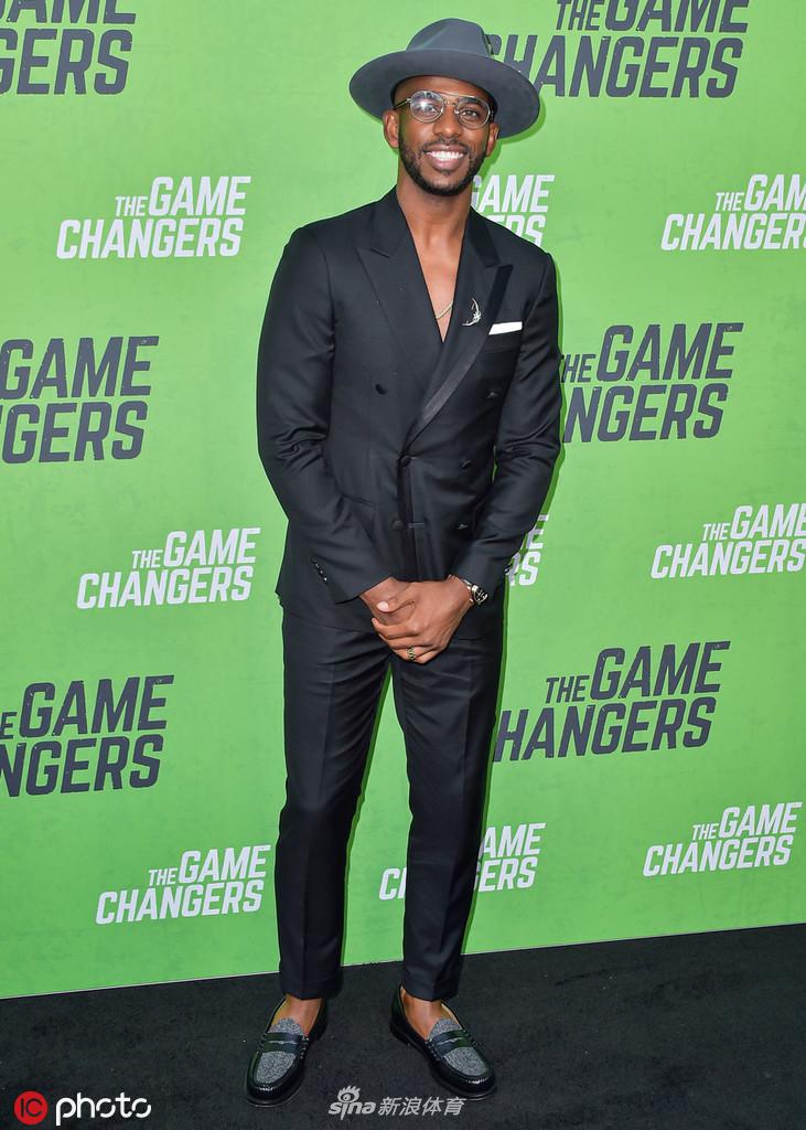 克里斯-保罗携爱妻亮相电影首映礼