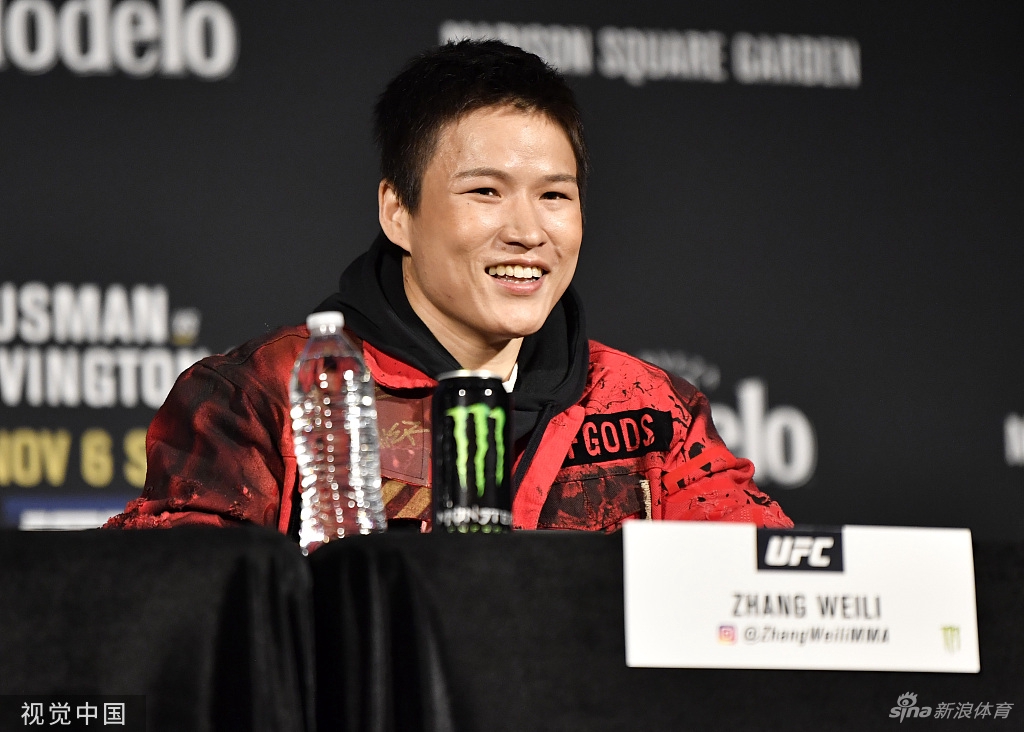 削发明志！张伟丽与老对手罗斯对视