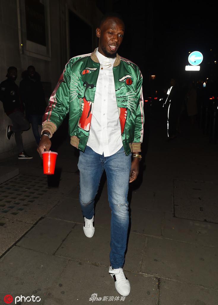 博尔特深夜现身伦敦街头