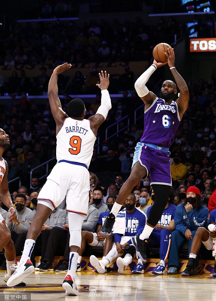 [NBA]尼克斯115-122湖人 詹皇复出砍三双