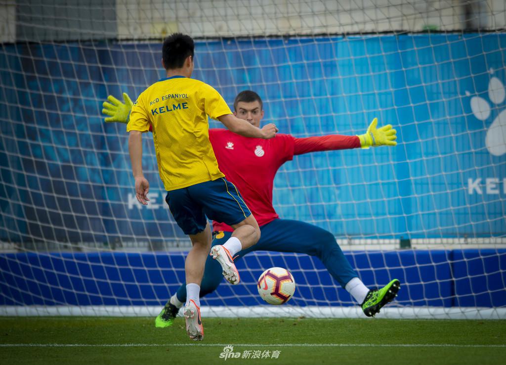 武磊单刀球练习