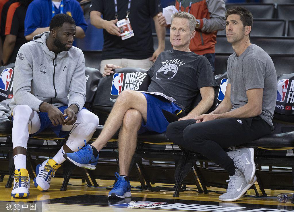 勇士训练备战第6场 气氛轻松KD伤情未见消极影响