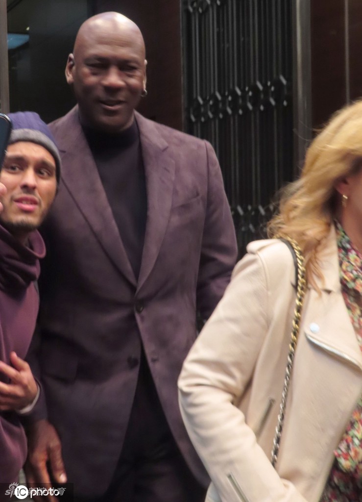 迈克尔-乔丹现身纽约卡内基音乐厅