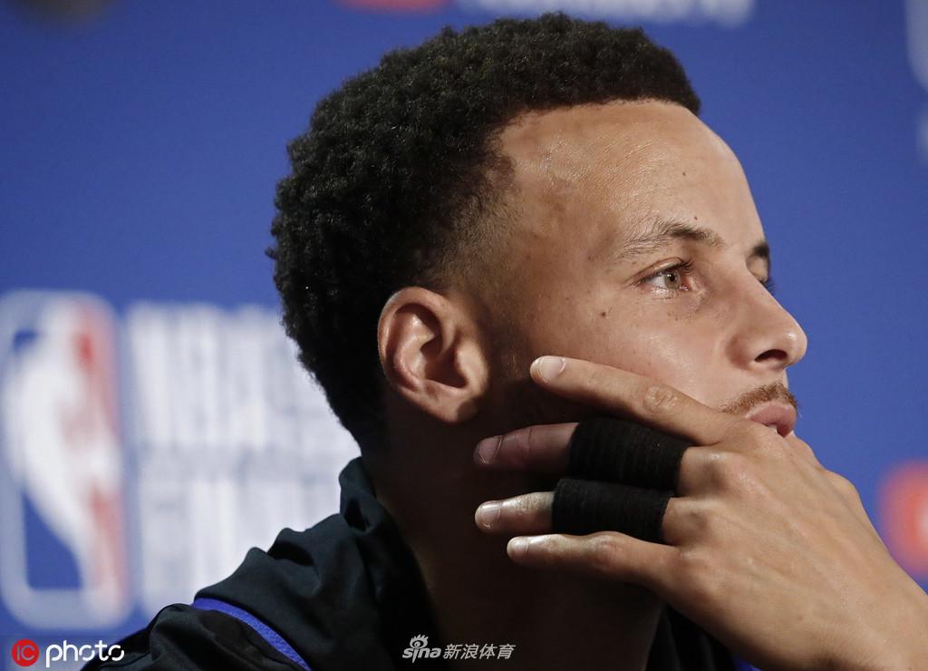勇士新闻发布会 谈及杜兰特水花兄弟一脸难过