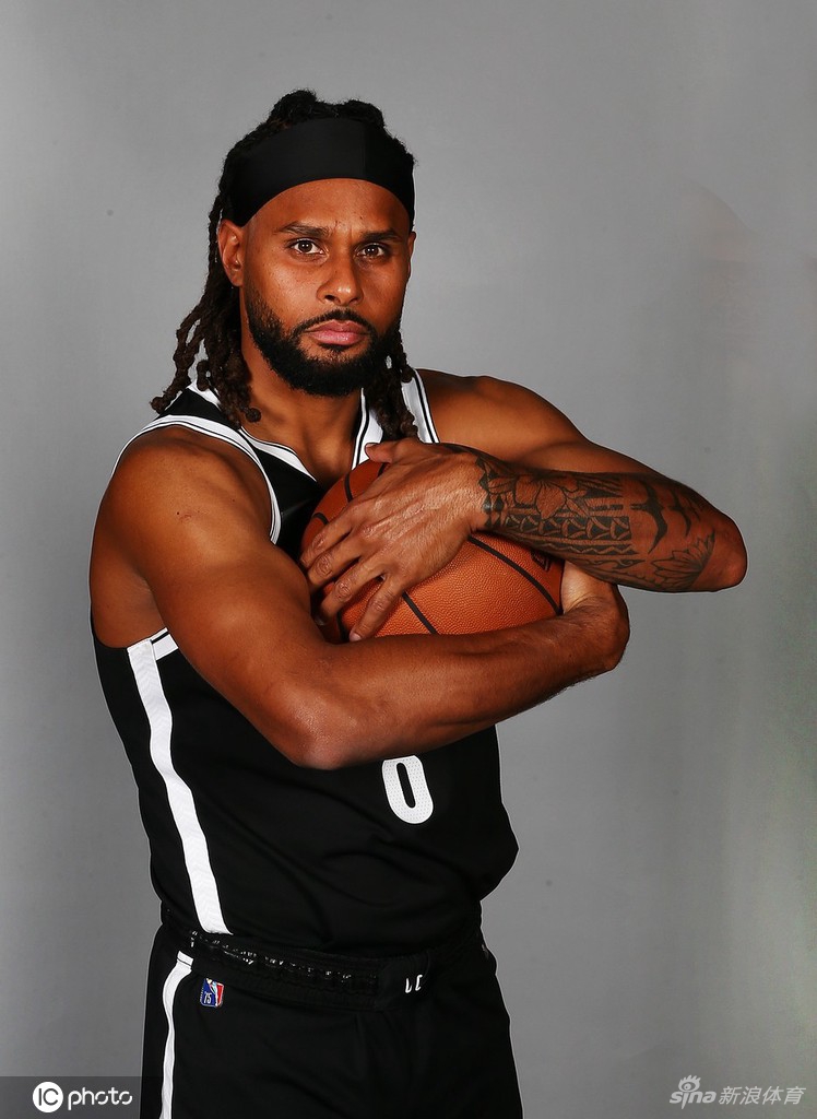 [NBA]篮网媒体日拍摄官方写真 欧文缺席