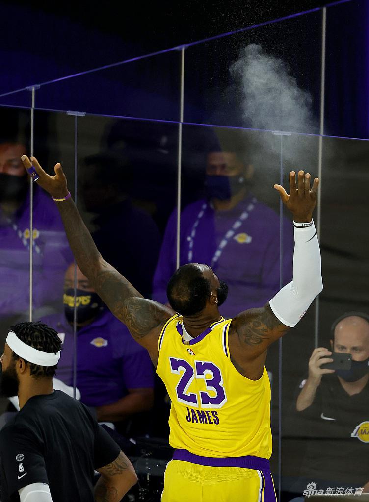 [NBA常规赛]雷霆105-86湖人 保罗21分力压詹姆斯