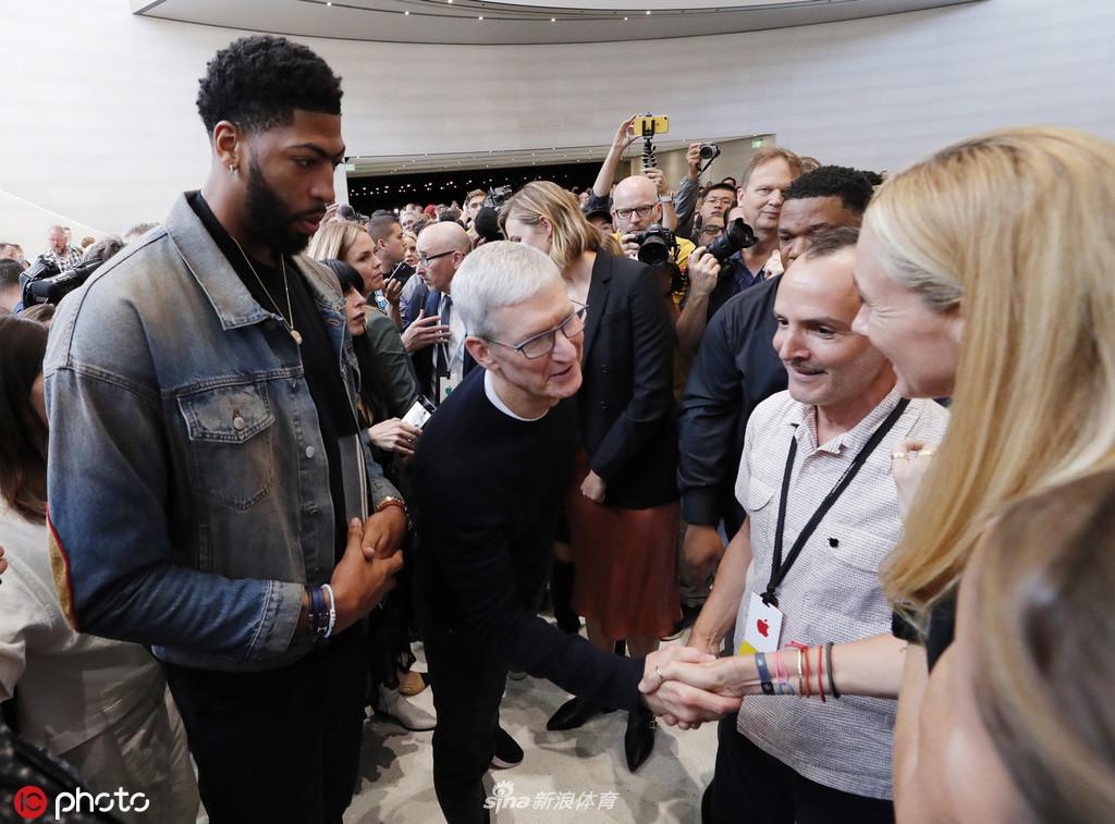 湖人球星浓眉携手维密超模率先感受iPhone11