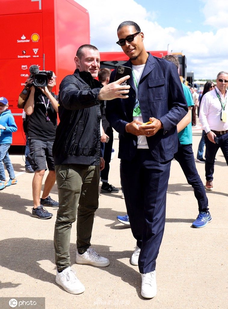 众多英超球员现身观战F1英国大奖赛