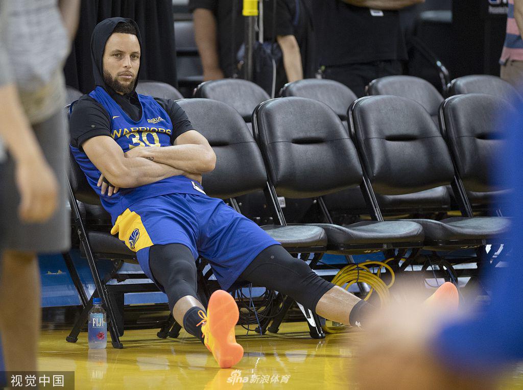 勇士训练备战第6场 气氛轻松KD伤情未见消极影响