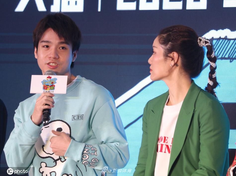 文体明星跨界合作 李娜白敬亭letme出席潮鞋展