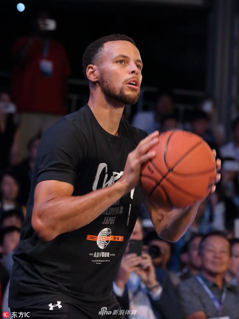 库里东京参加赞助商活动