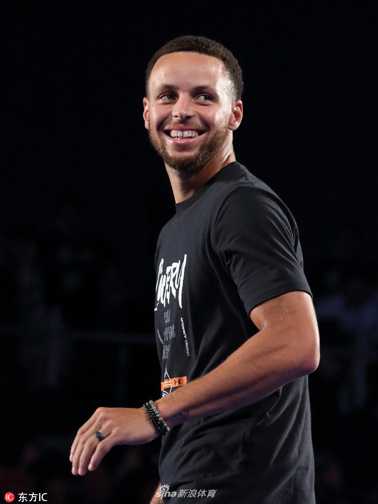 库里东京参加赞助商活动