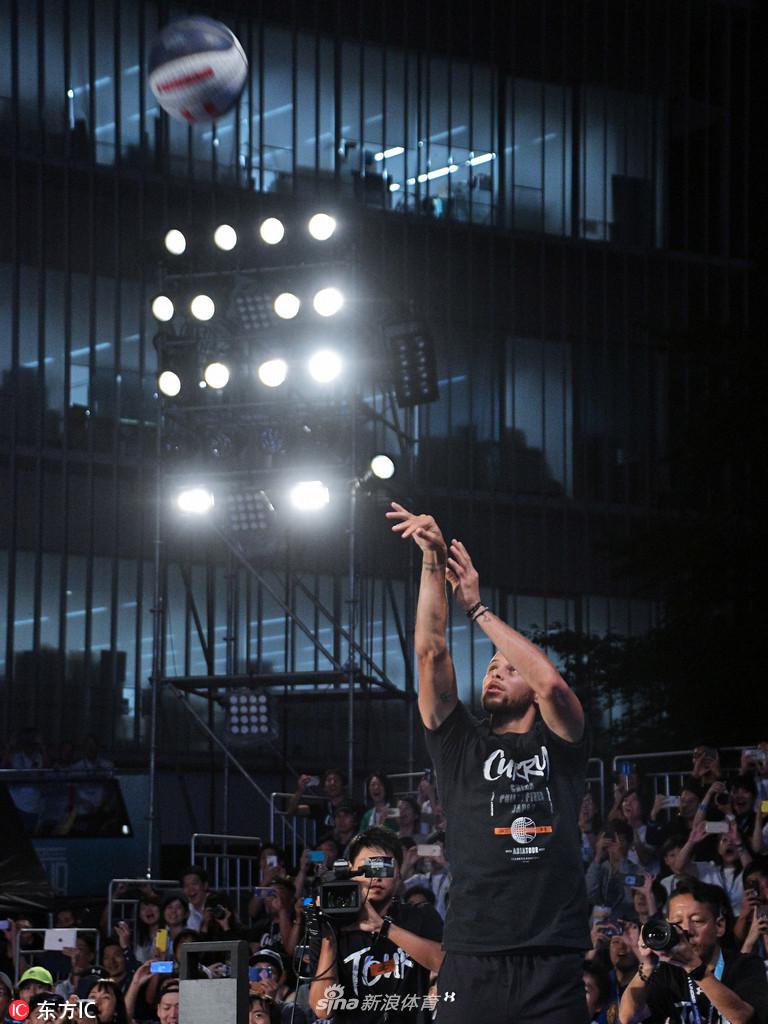 库里东京参加赞助商活动