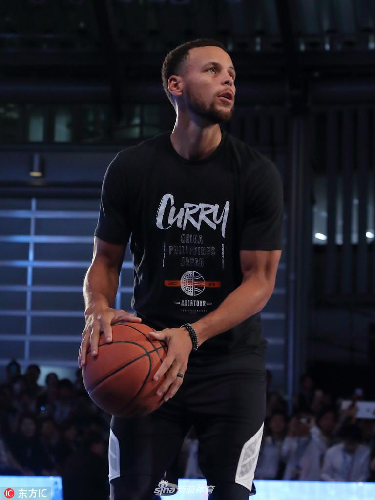 库里东京参加赞助商活动