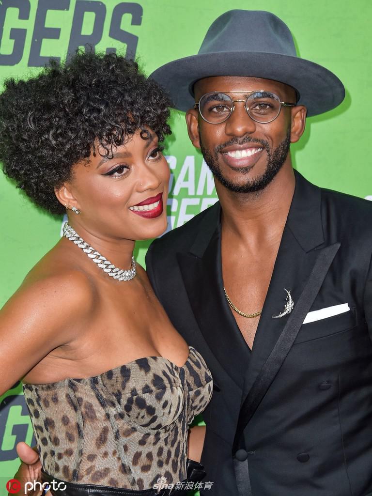 克里斯-保罗携爱妻亮相电影首映礼