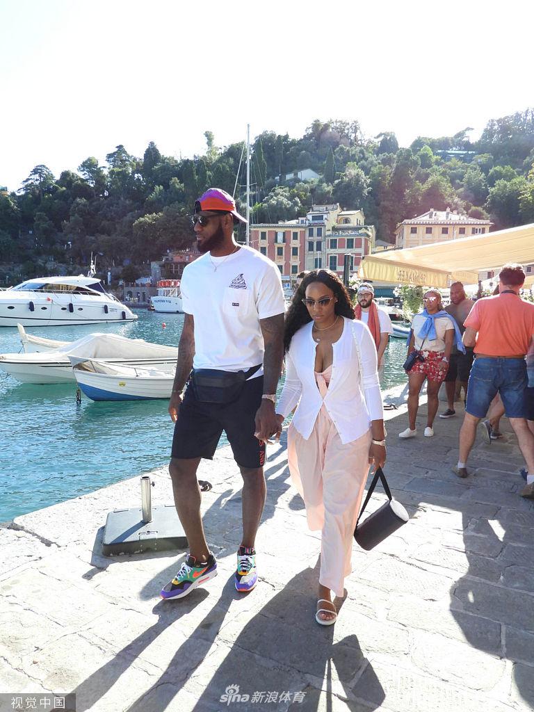 詹姆斯保罗休赛期相约度假