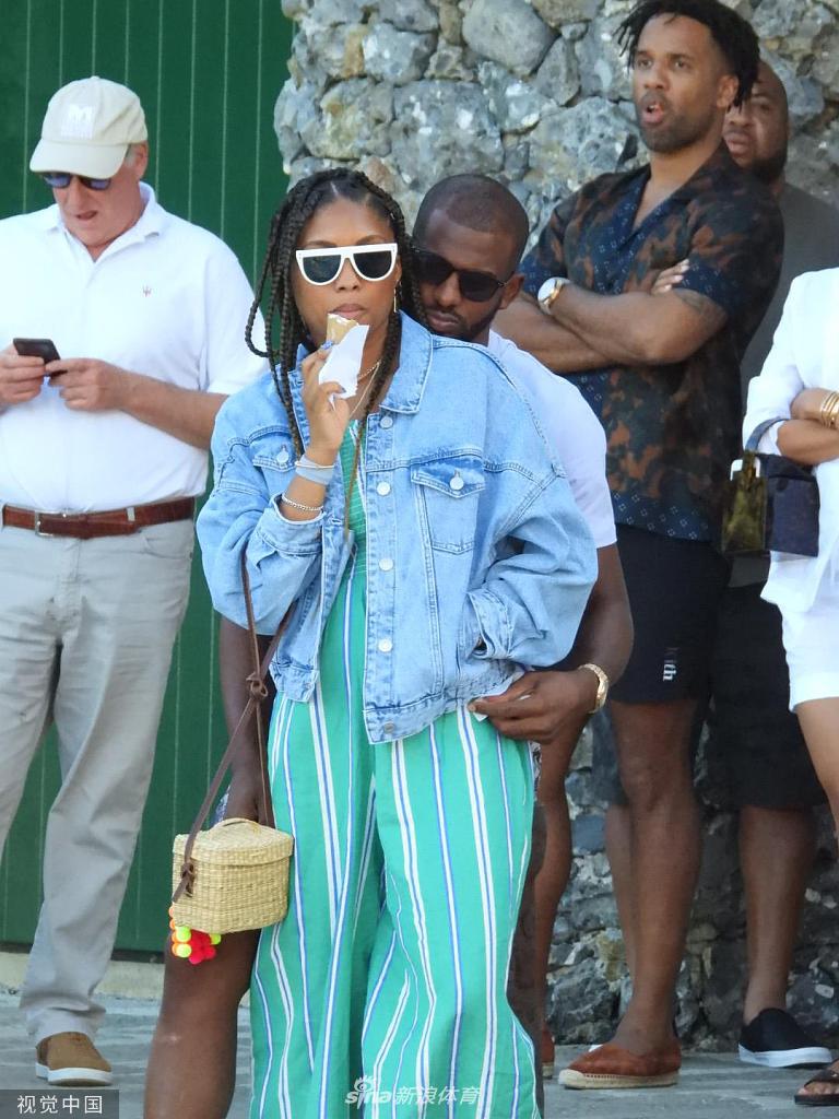 詹姆斯保罗休赛期相约度假