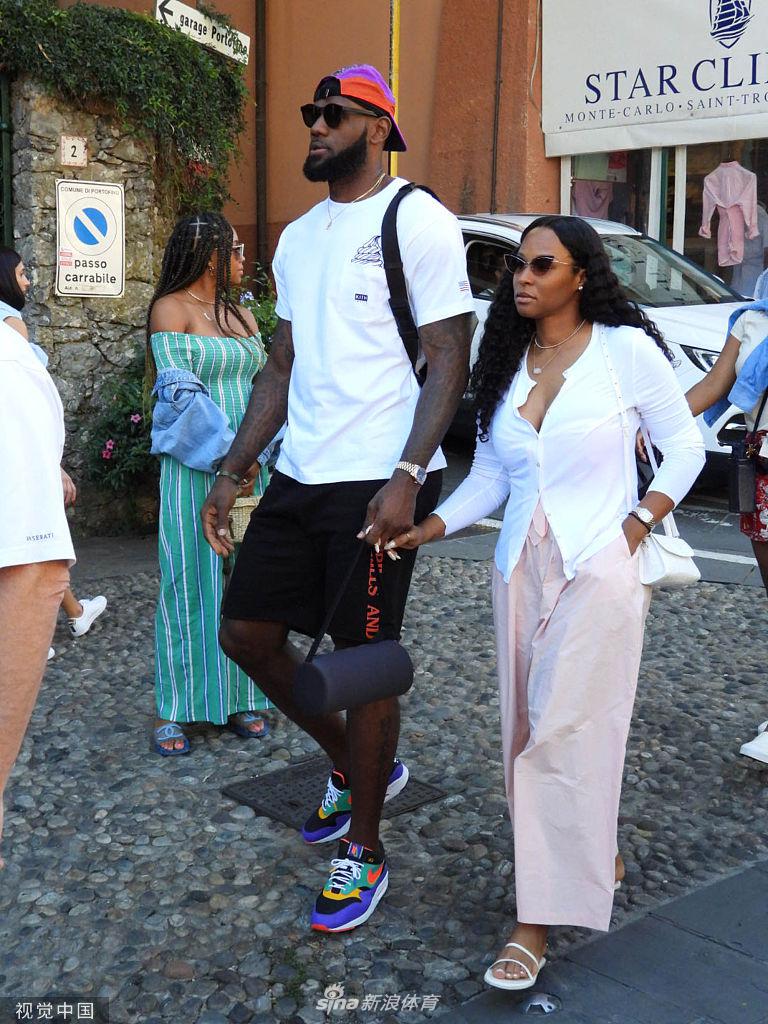 詹姆斯保罗休赛期相约度假