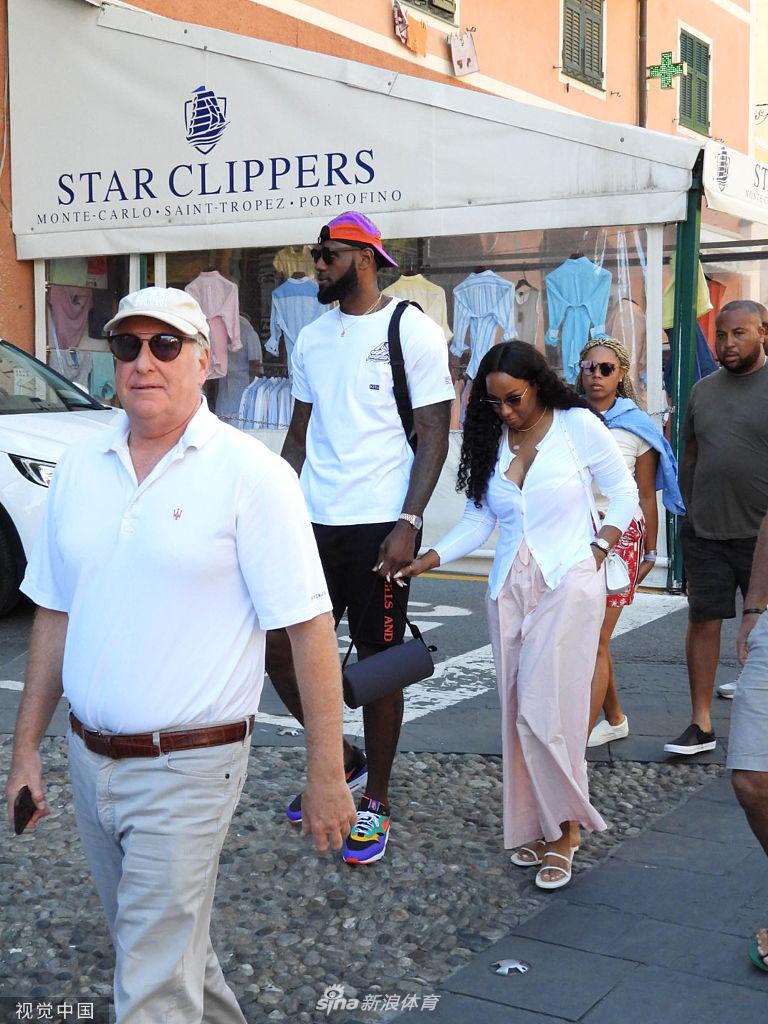 詹姆斯保罗休赛期相约度假