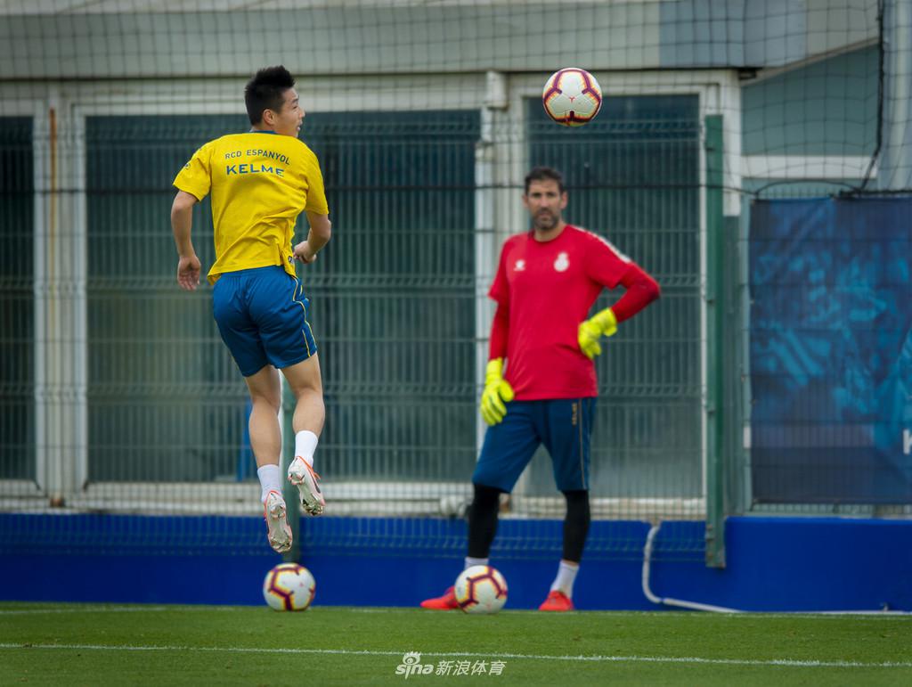 西班牙人训练备战联赛 武磊狂练射门