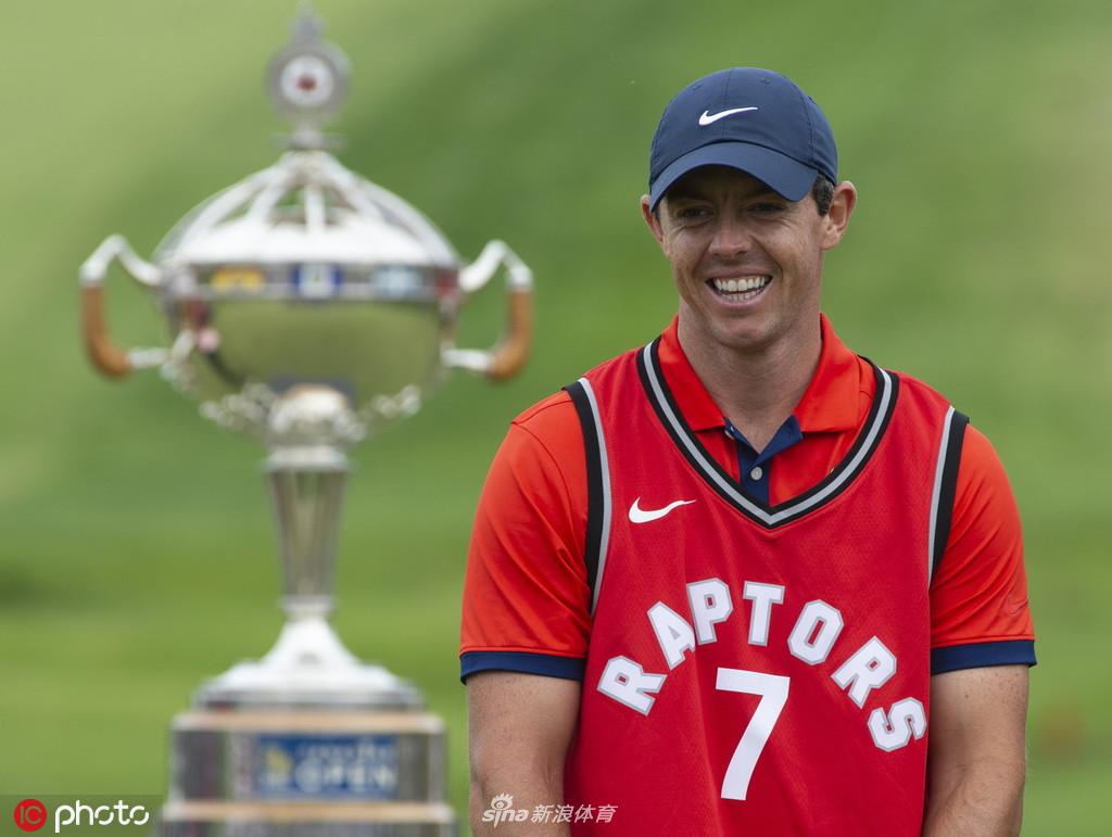 遥祝猛龙夺冠！高尔夫届的詹姆斯夺冠后穿洛瑞球衣