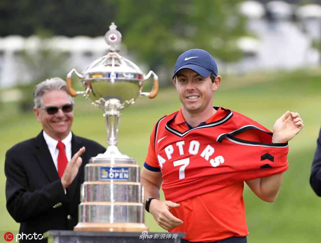 遥祝猛龙夺冠！高尔夫届的詹姆斯夺冠后穿洛瑞球衣