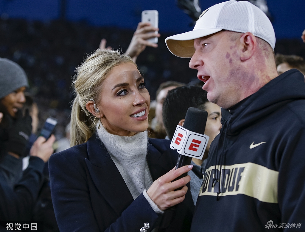 妇女能顶半边天！女记者实力与颜值并存