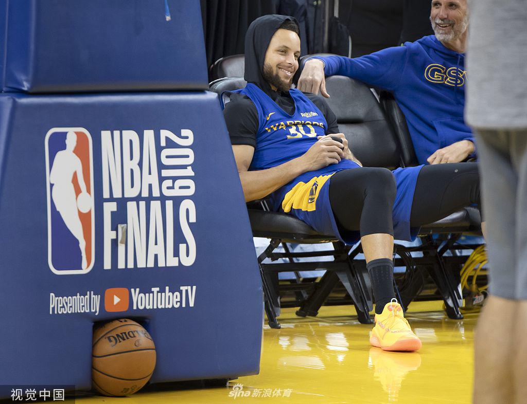 勇士训练备战第6场 气氛轻松KD伤情未见消极影响