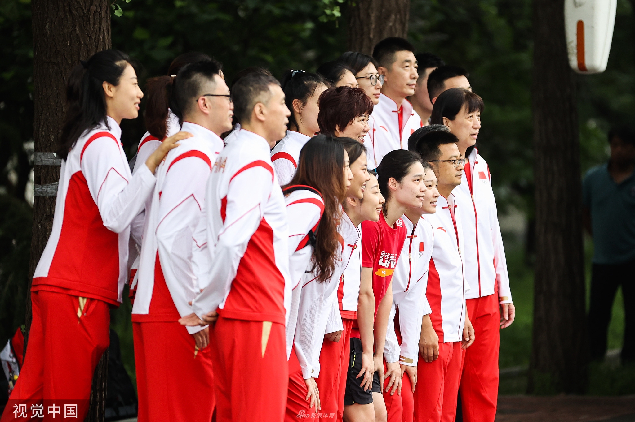 中国女排出征东京奥运会 郎平朱婷领衔