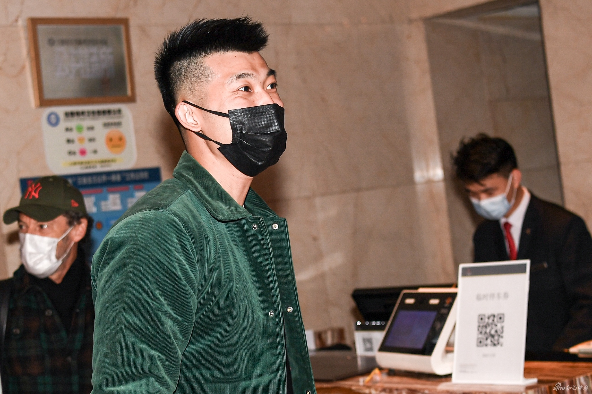 刘殿座抵达酒店驻地