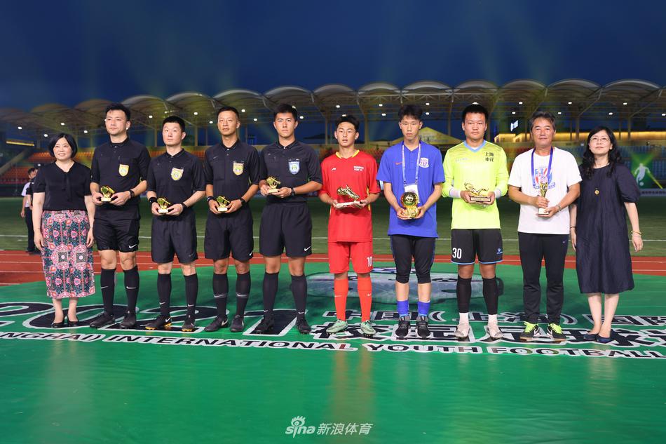 国际青少年校园足球邀请赛颁奖仪式