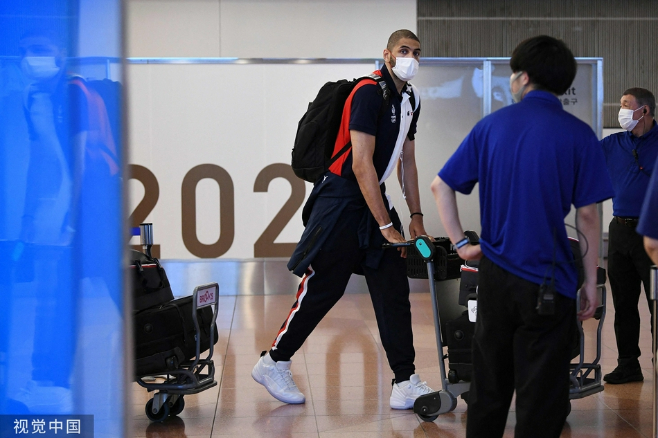 巴图姆领衔法国男篮抵达日本