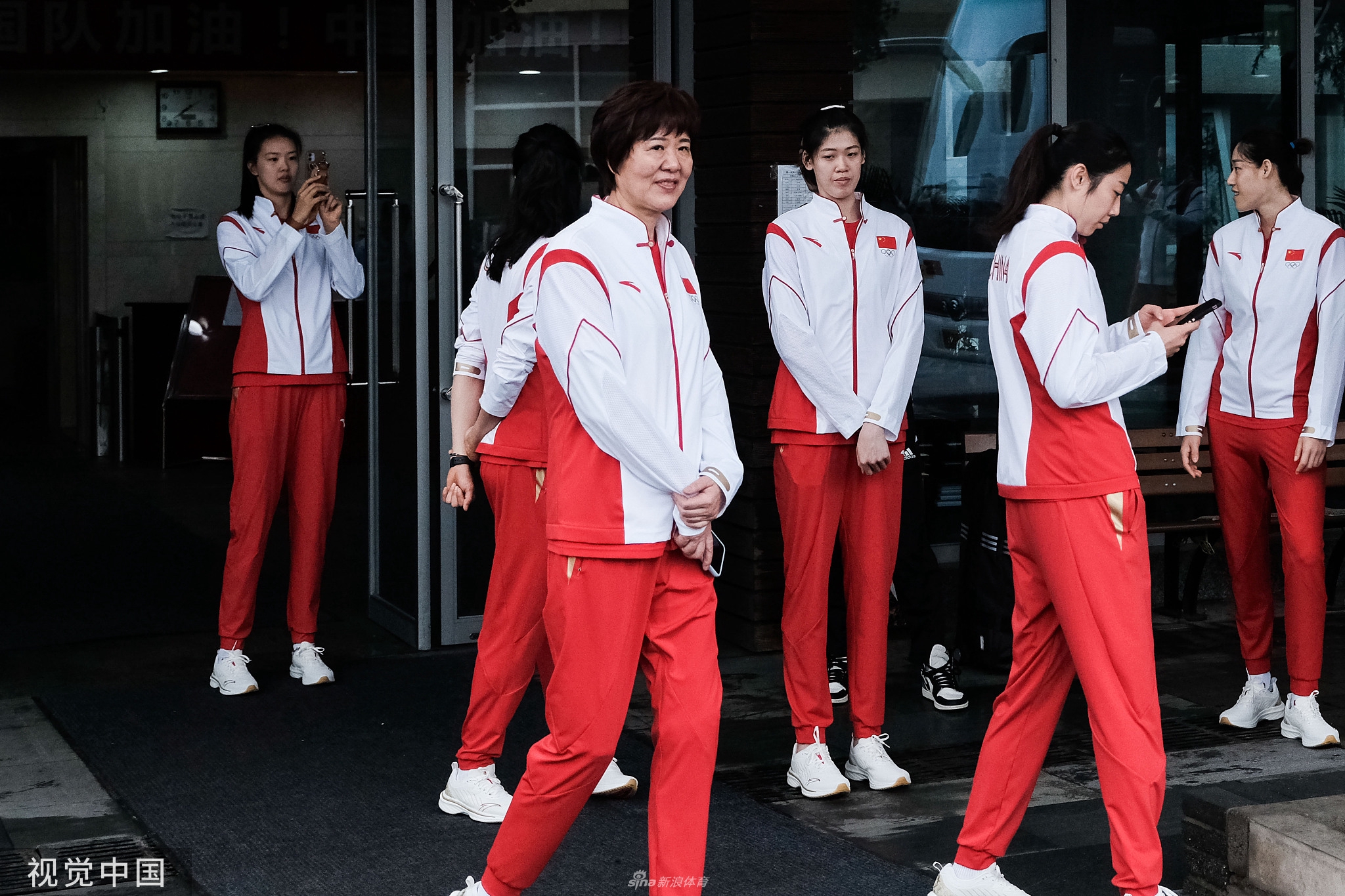 中国女排出征东京奥运会 郎平朱婷领衔