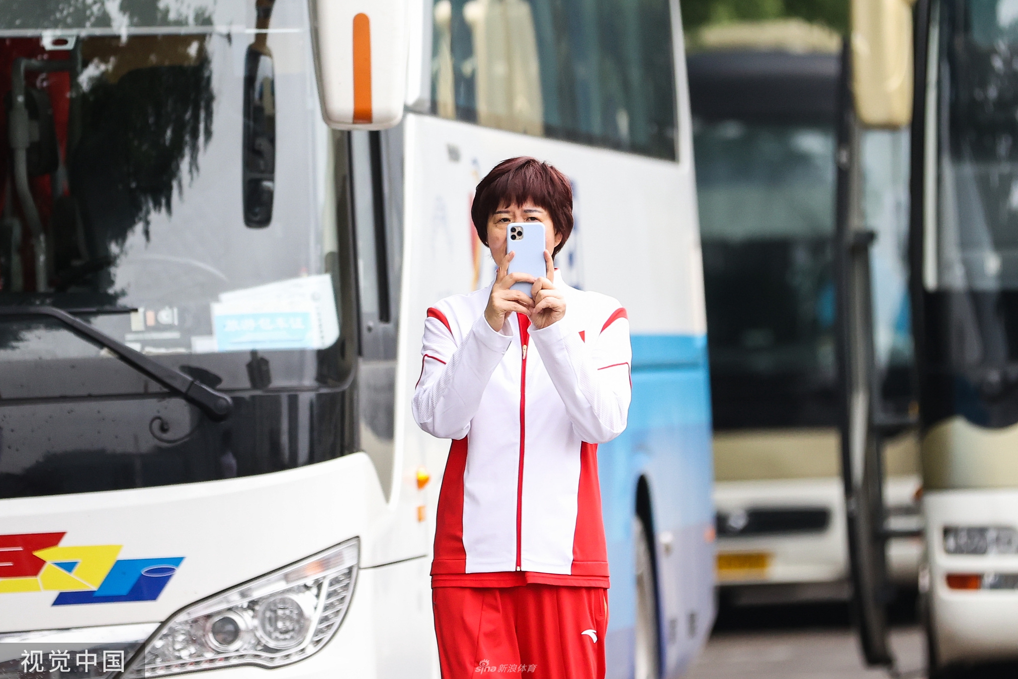 中国女排出征东京奥运会 郎平朱婷领衔