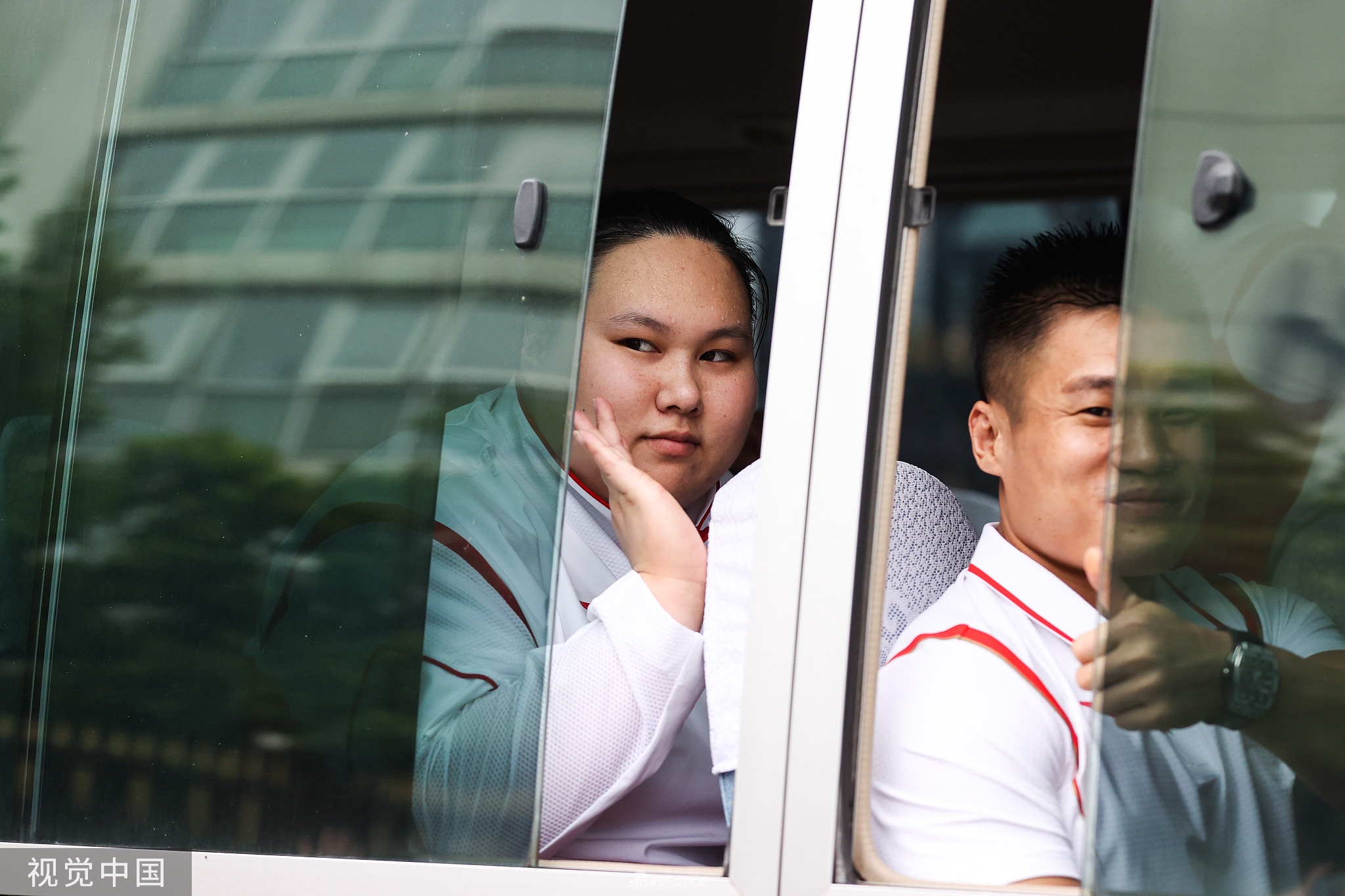 中国举重队出征 吕小军领衔