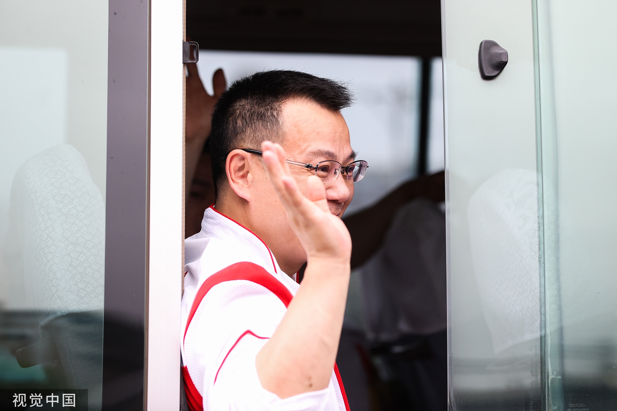 中国举重队出征 吕小军领衔