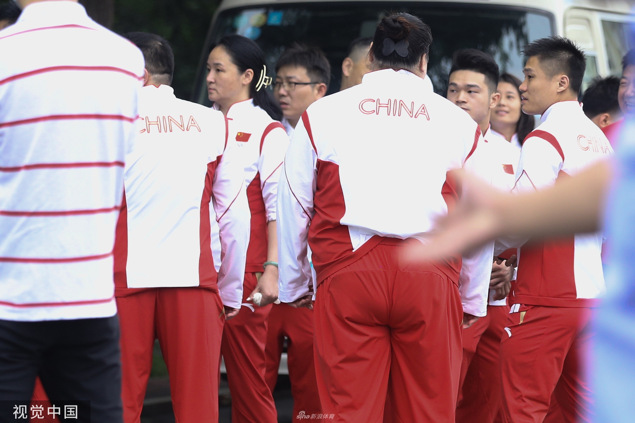 中国举重队出征 吕小军领衔