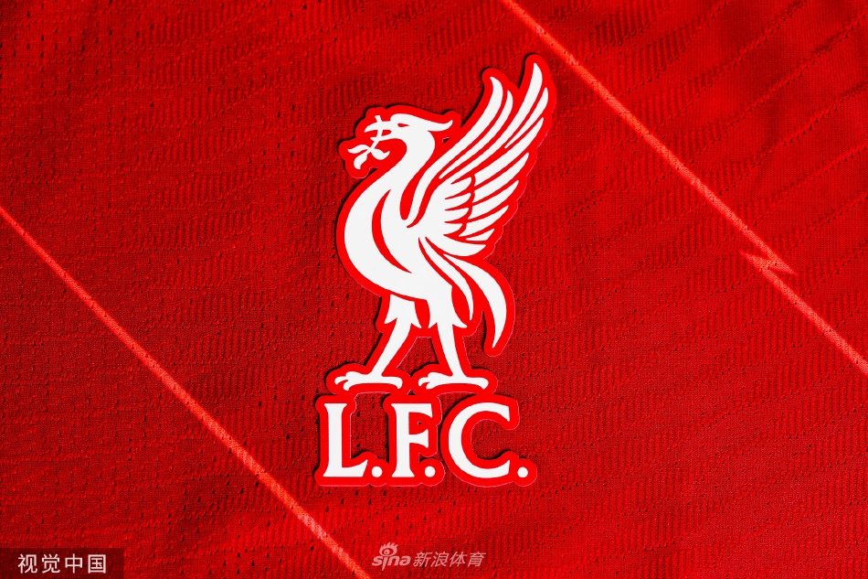 皇马、利物浦球衣与冠军奖杯亮相