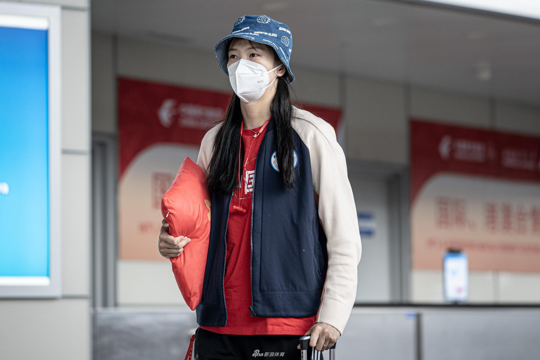 中国女排现身上海 兵发意大利参加世界女排联赛