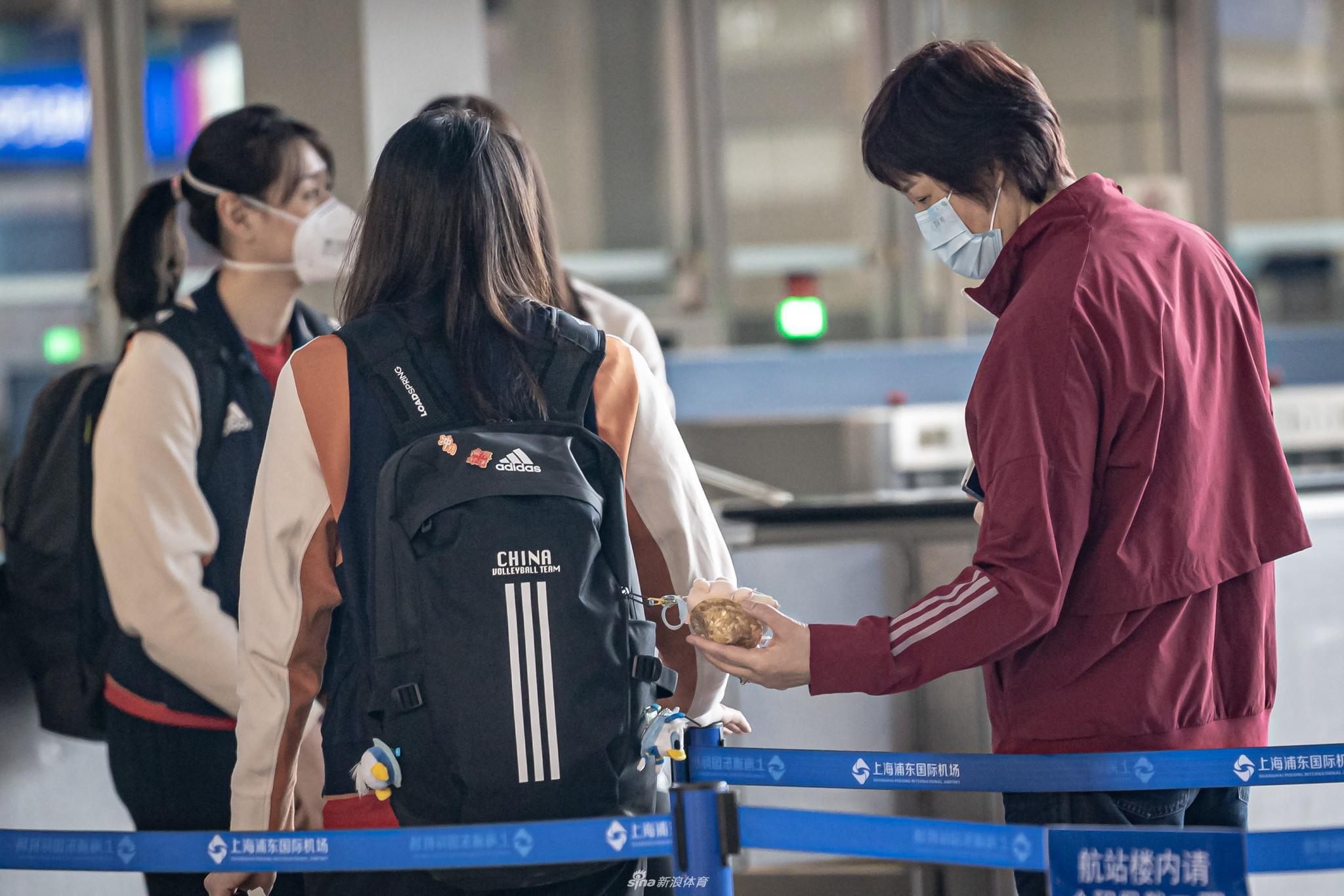 中国女排现身上海 兵发意大利参加世界女排联赛