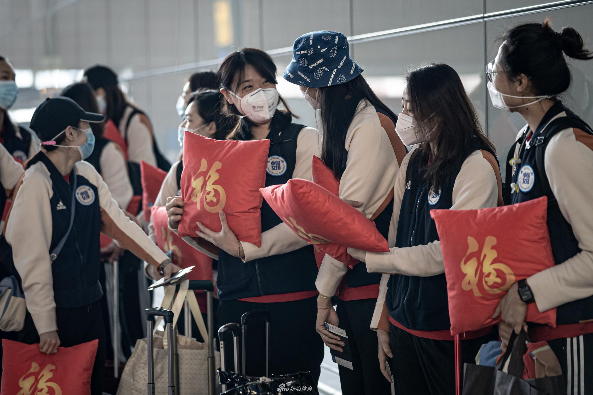 中国女排现身上海 兵发意大利参加世界女排联赛