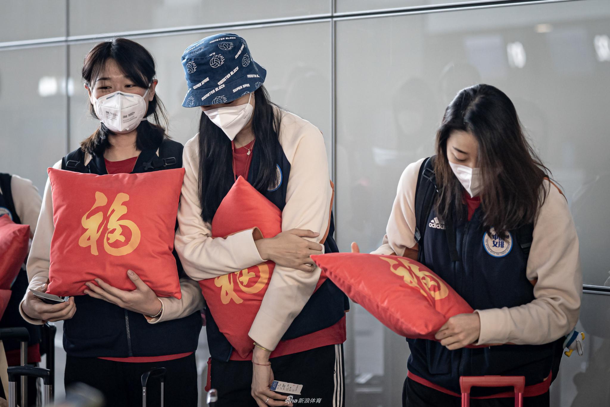 中国女排现身上海 兵发意大利参加世界女排联赛