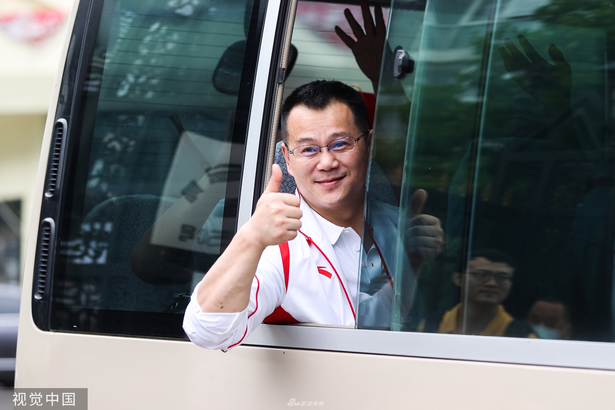 中国举重队出征 吕小军领衔