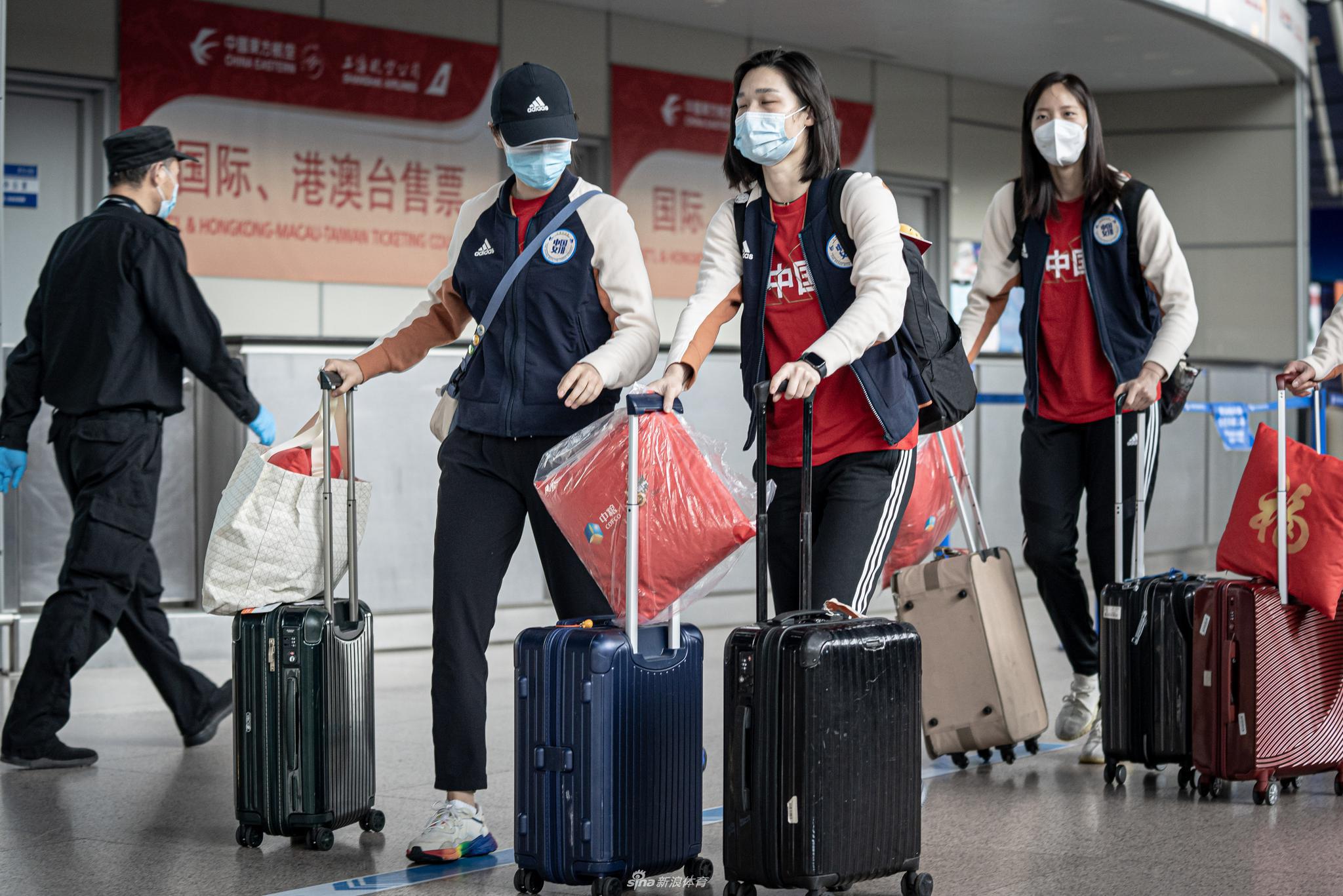 中国女排现身上海 兵发意大利参加世界女排联赛