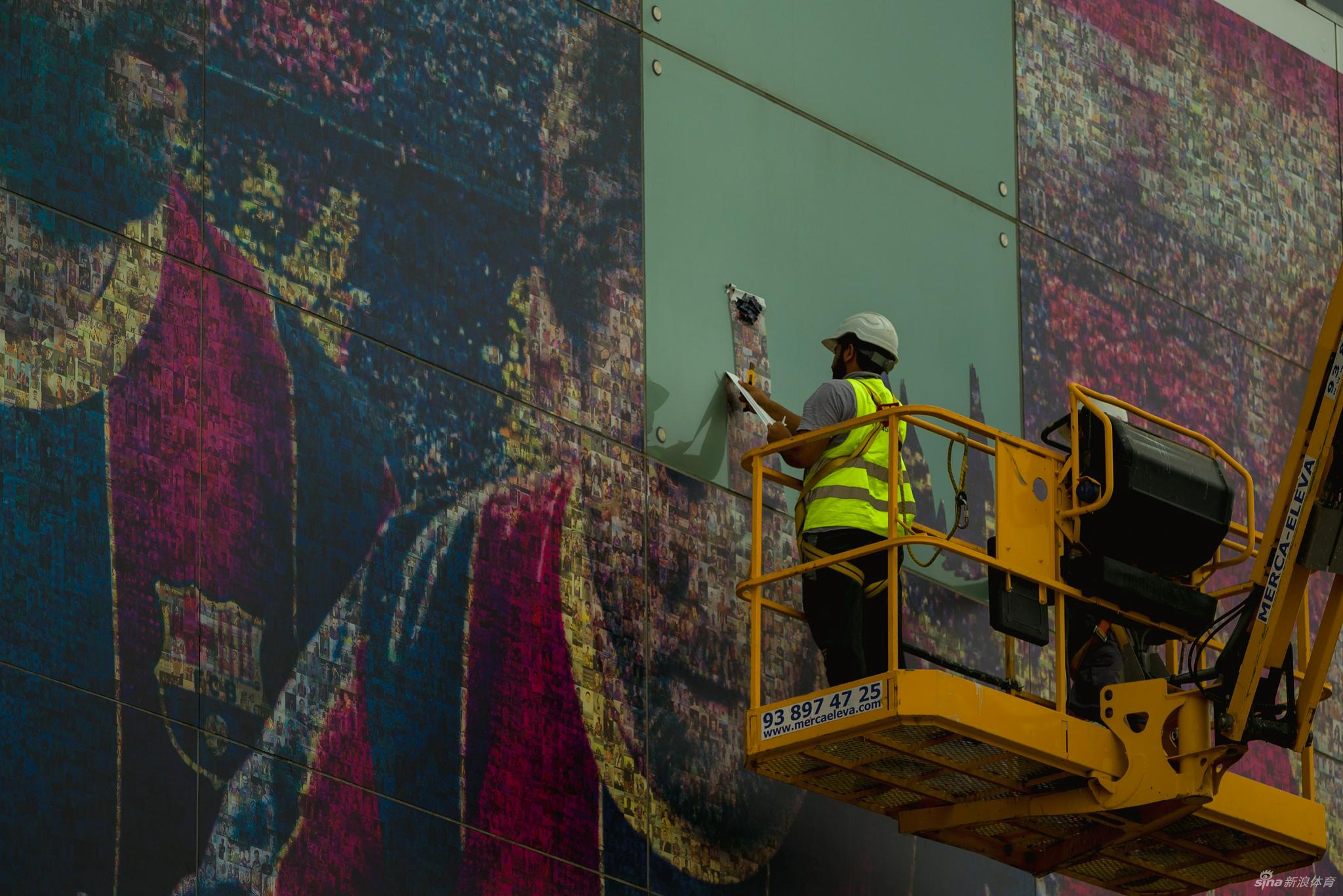巴萨清除诺坎普梅西巨型海报