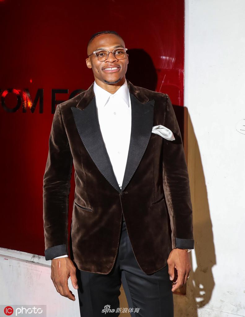 威斯布鲁克现身纽约时装周