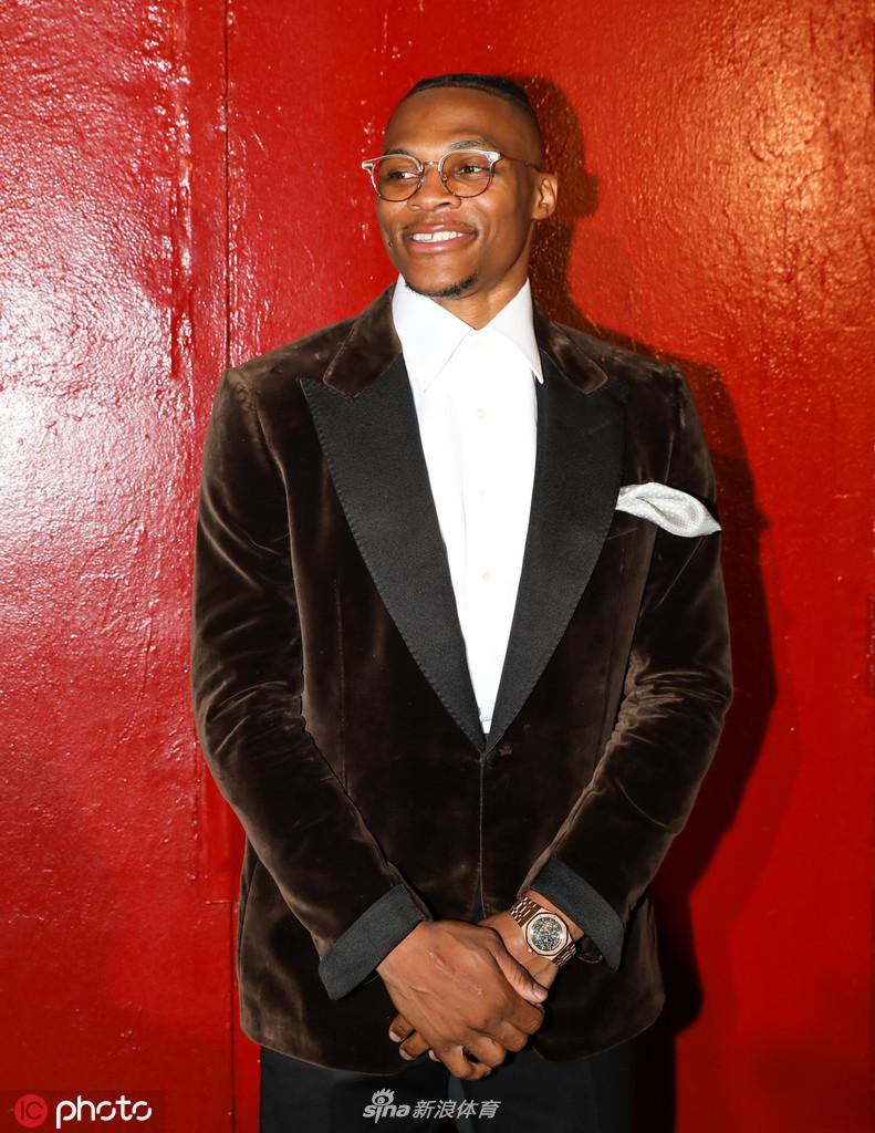 威斯布鲁克现身纽约时装周